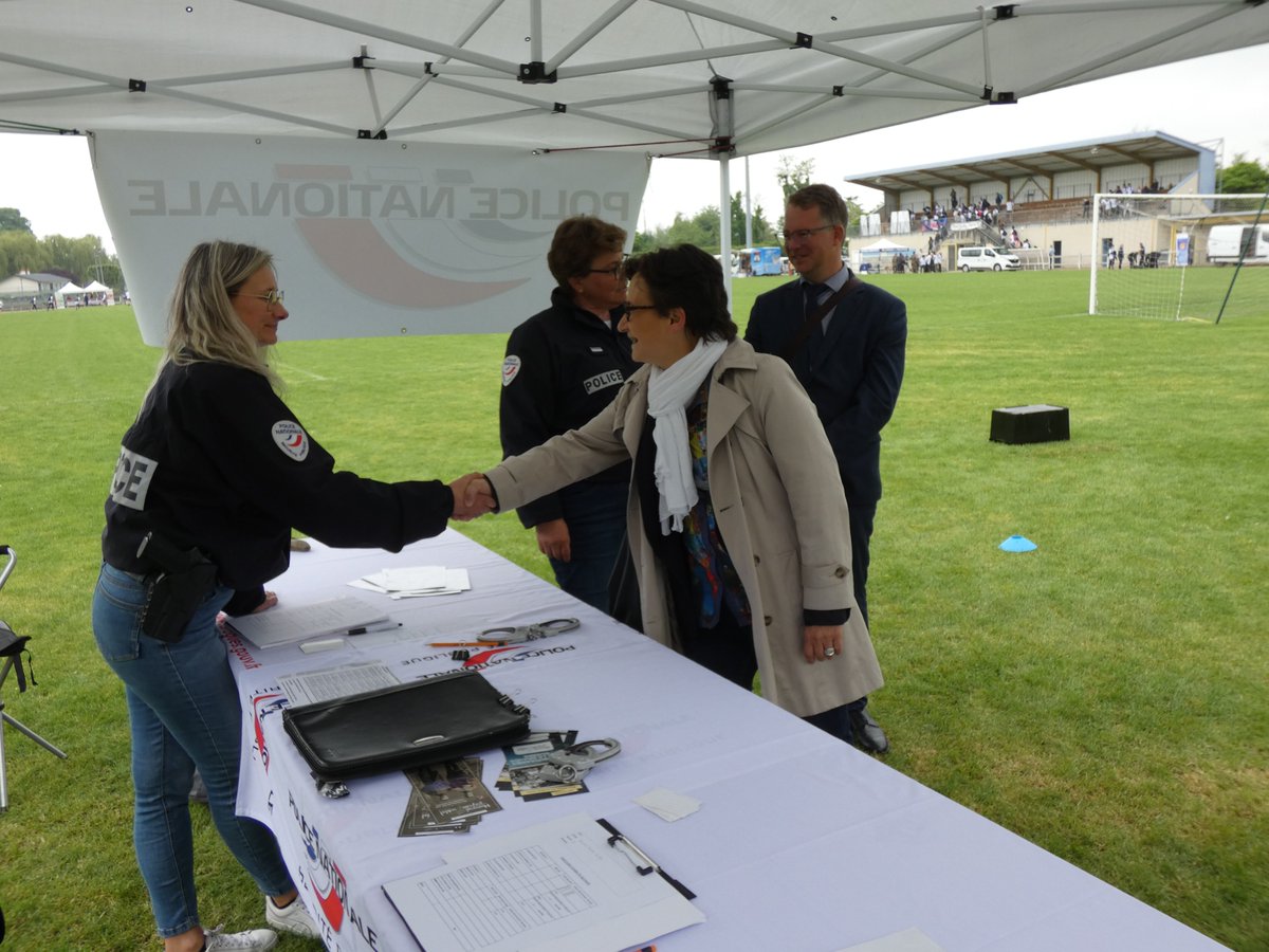 3ème édition du Rallye citoyen classes défenses #CDSG de l'Allier qui sont  15 sur le thème "La Citoyenneté par le Sport" à #SAINTPOURCAINSURSIOULE 
- cérémonie des couleurs, compétitions amicales...
en présence de Mme PRESTAUX, IA DASEN et des autorités partenaires
<a href="/acclermont/">Académie de Clermont-Ferrand</a>