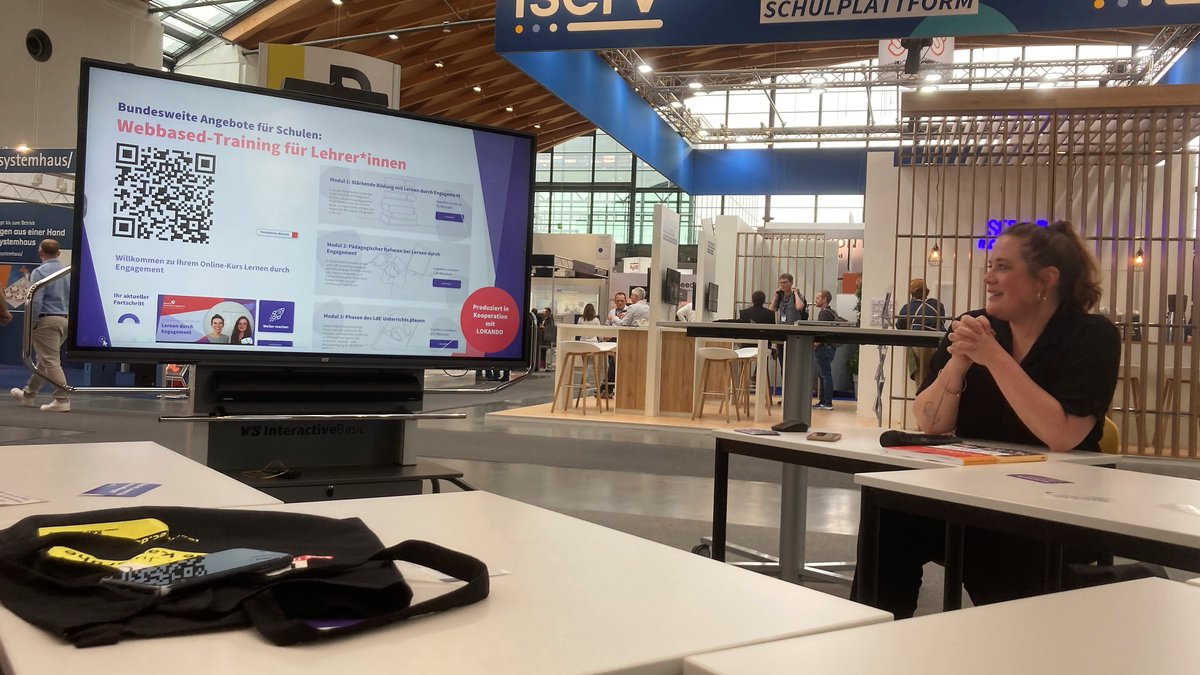 LokandoAG's tweet photo. Was für ein Auftakt!
Mit spannenden Praxisbeispielen hat der Vortrag zur digital-demokratischen Bildung von Lisa Funke von @StiftungLdE gleich zu Beginn der #Learntec gezeigt, wie #ServiceLearning mit digitalen Mitteln in der Schule eingesetzt werden kann.
#twlz #Learntec30 https://t.co/xQgkkuvfdM