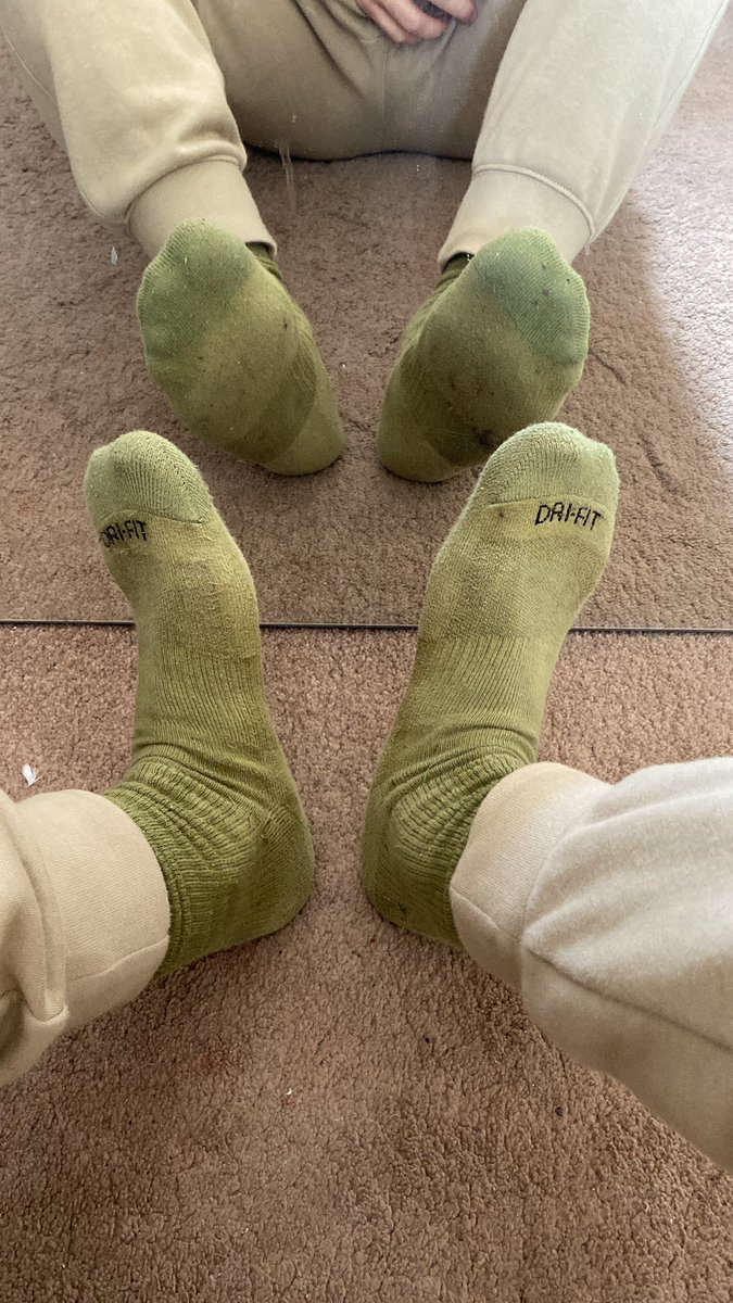 DomBoy6661's tweet photo. Just back from the gym and these socks are stinking up my room, who’s gonna do me a solid and soak up the sweat with they’re tongue and rub my feet afterwards 👅😂 #socks #sweatysocks #sockworship #findom #alpha #footmaster #feet https://t.co/5x3FwpMlw3