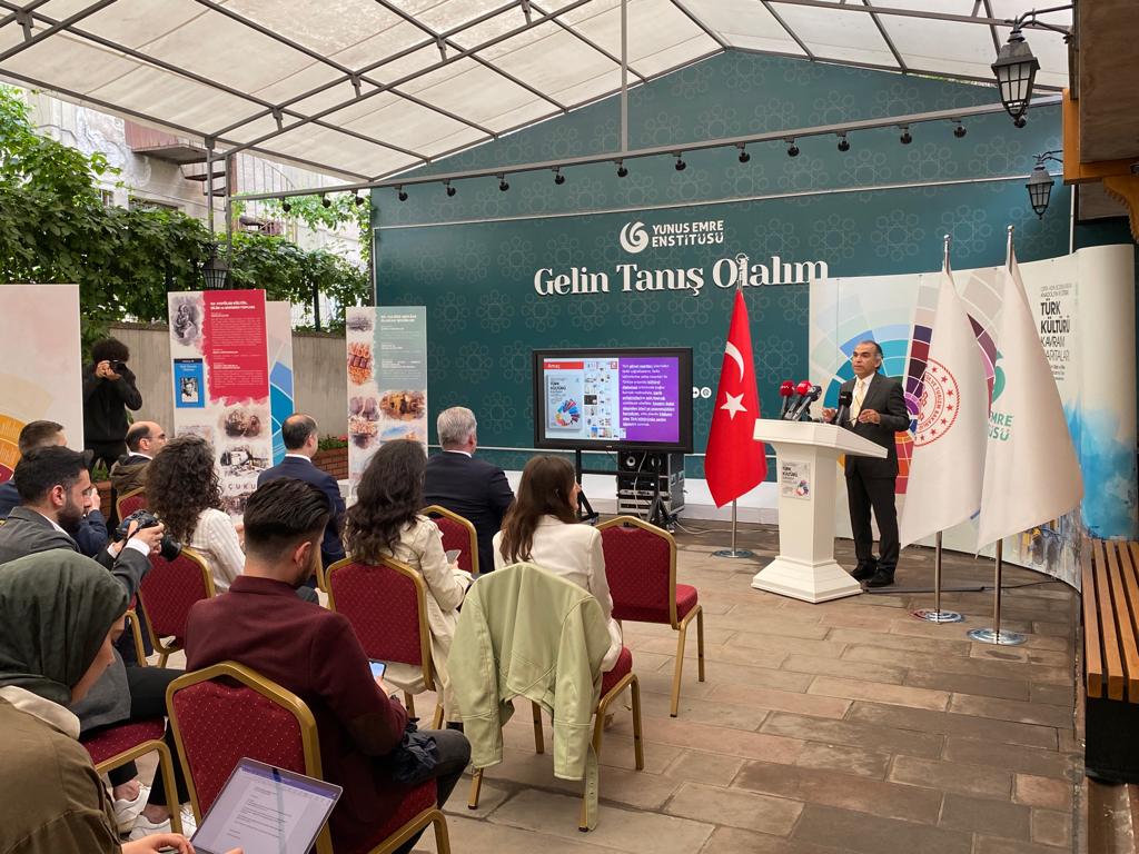 Enstitümüz tarafından Türk dizi ve film endüstrisindeki senaristler, yapımcılar ile dijital ve sanal mecra içerik tasarımcılarına Türkiye’nin zengin kültürel mirasının çeşitliliğine dair esin kaynağı olması amacıyla hazırlanan “Türk Kültürü Kavram Haritaları” adlı eserin lansmanı