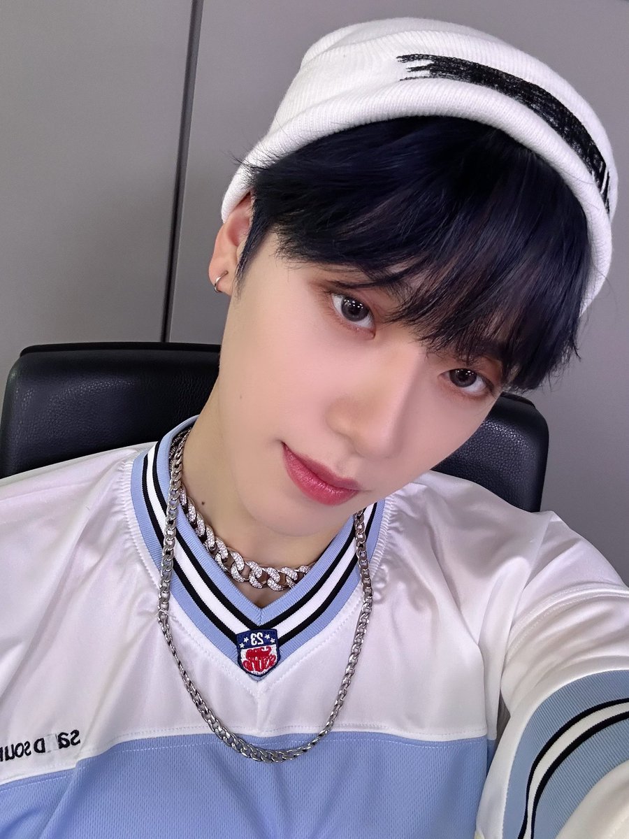 by_EPEX's tweet photo. [#금동현]

제니스 오늘 하루도 고생했어요🔥

#EPEX #이펙스 #KEUM #금동현 #クムドンヒョン #금동이 #제니스내거 https://t.co/9WsRA7lmoJ