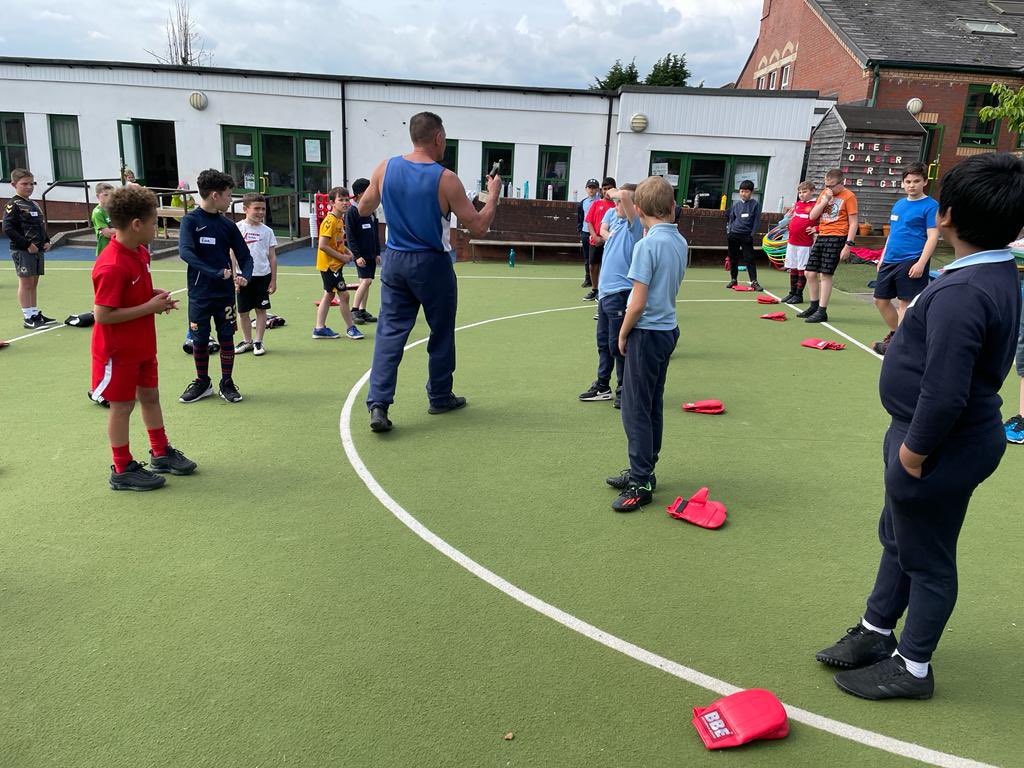 JT4074's tweet photo. Brother Billy Reynolds along with other coaches from St Joe’s Boxing 🥊 club taking Health &amp; well-being session with over 240 youngsters in schools within Newport this last week 🥊Fantastic work guys within the local community to help the confidence of these youngsters 🥊🥊 https://t.co/vJDAmKAk7n