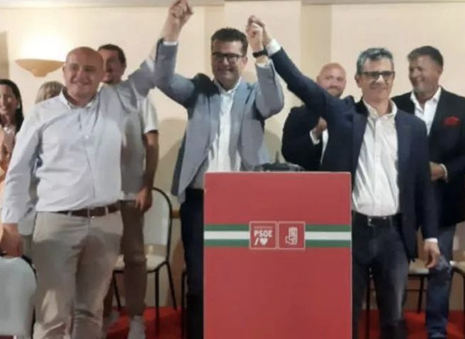 davidsantosvlog's tweet image. El PSOE de Almería ha borrado de su web las fotos del mitin que dio Bolaños en Mojácar con el cabeza de lista con varios detenidos por presuntamente comprar votos. 

Ni se os ocurra hacer retuit, al PSOE le molestaría.