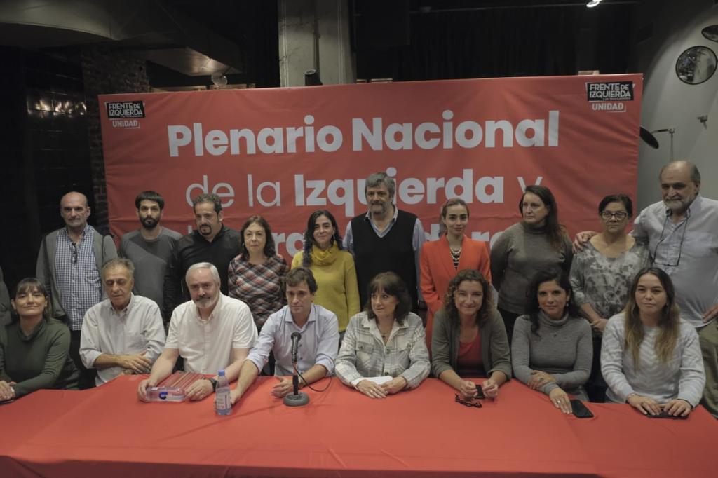 vilma_ripoll's tweet photo. "Avanzamos en este paso porque es necesario que el Frente de Izquierda se fortalezca de cara a lo que viene que es más ajuste, represión y mucha confrontación social en la calle contra quienes, si ganan las elecciones, van a venir con ataques a derechos sociales y democráticos". https://t.co/pOV00uQxnO