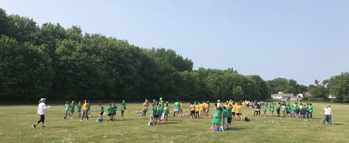Beeler Field Day! Grades 3, 4, 5 up first w/fun games vía Mr. Housel &amp; rocking tunes via DJ Mr. Fox. Thanks to all our teachers &amp; PTA volunteers! Incredible atmosphere, excited euphony of countless happy kids. <a href="/EveshamSchool/">Evesham Township School District</a>