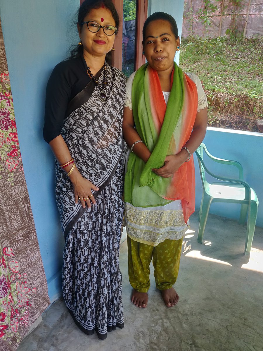 मायाबंदर में प्रवास के दौरान दोपहर का भोजन महिला मोर्चा की मंडल प्रेसिडेंट बहन उर्मिला कुमारी जी के साथ उनके घर पर किया। भोजन के पश्चात संगठन के कामकाज को लेकर काफी चर्चा हुई साथ ही उनके परिवार एवं जीवन के बारे में जाने का मौका मिला।
<a href="/BJPMahilaMorcha/">BJP Mahila Morcha</a> <a href="/VanathiBJP/">Vanathi Srinivasan</a> <a href="/poojakapilmisra/">Pooja Kapil Mishra</a>