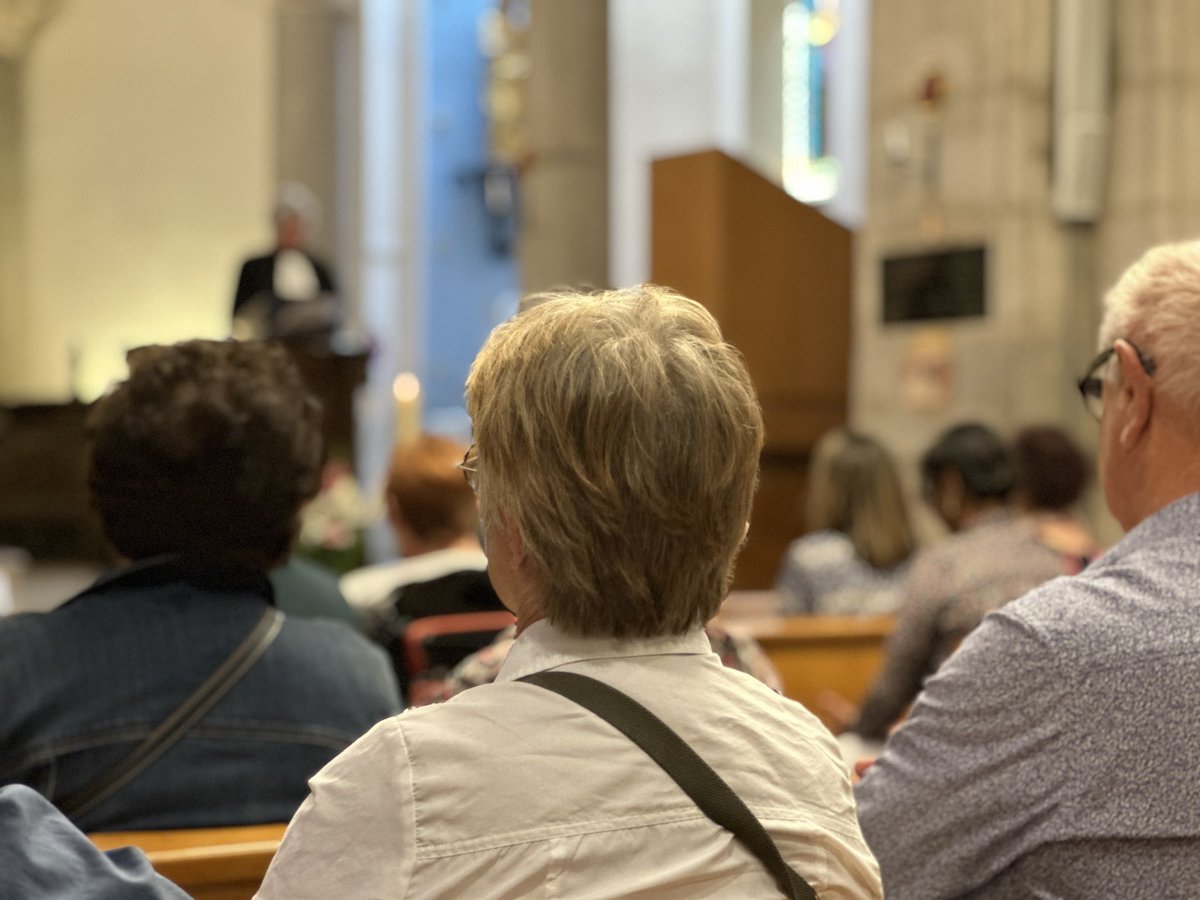jlgadreau's tweet photo. Autre temps fort de ce qui se vit et se partage autour de la présence du @JuryOecu 
Célébration œcuménique en l’Eglise Notre Dame - predication de la pasteure @danet_anne responsable du Service des relations avec les Eglises chrétiennes de la @FPFCom https://t.co/FIYxP0qtLJ