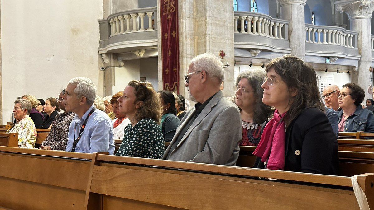 jlgadreau's tweet photo. Autre temps fort de ce qui se vit et se partage autour de la présence du @JuryOecu 
Célébration œcuménique en l’Eglise Notre Dame - predication de la pasteure @danet_anne responsable du Service des relations avec les Eglises chrétiennes de la @FPFCom https://t.co/FIYxP0qtLJ