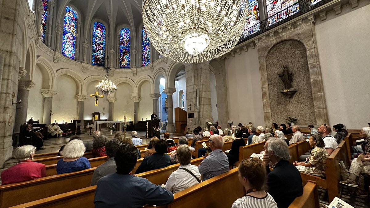 jlgadreau's tweet photo. Autre temps fort de ce qui se vit et se partage autour de la présence du @JuryOecu 
Célébration œcuménique en l’Eglise Notre Dame - predication de la pasteure @danet_anne responsable du Service des relations avec les Eglises chrétiennes de la @FPFCom https://t.co/FIYxP0qtLJ