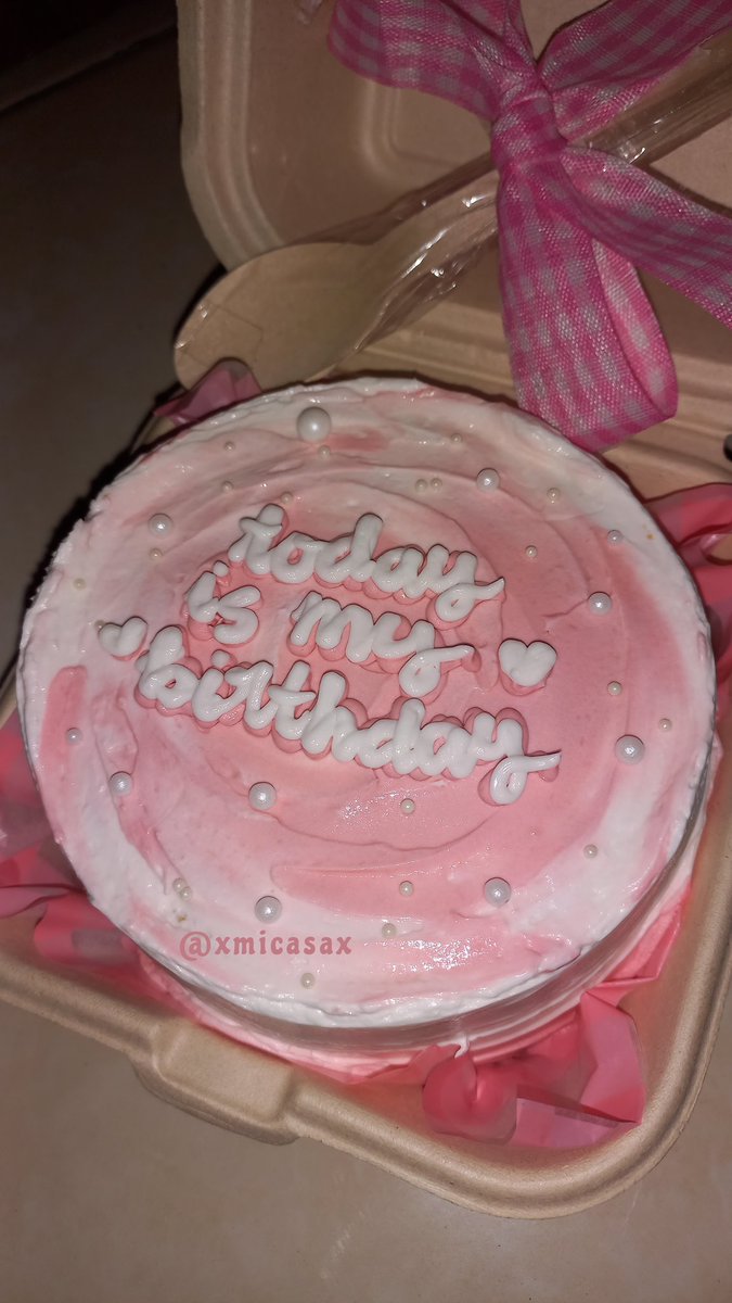 xmicasax's tweet photo. cutie birthday cake ‹3 https://t.co/63QUchUy4n
