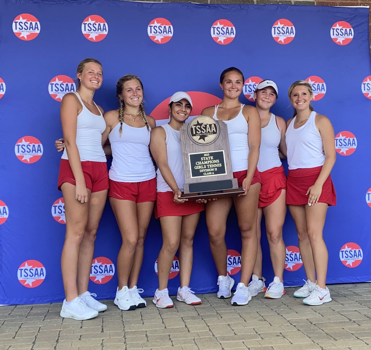 USJAthletics's tweet image. Congratulations to the TSSAA DII A Girls Team State Champions 🥇🏆

Way to go Lady Bruins!!!!