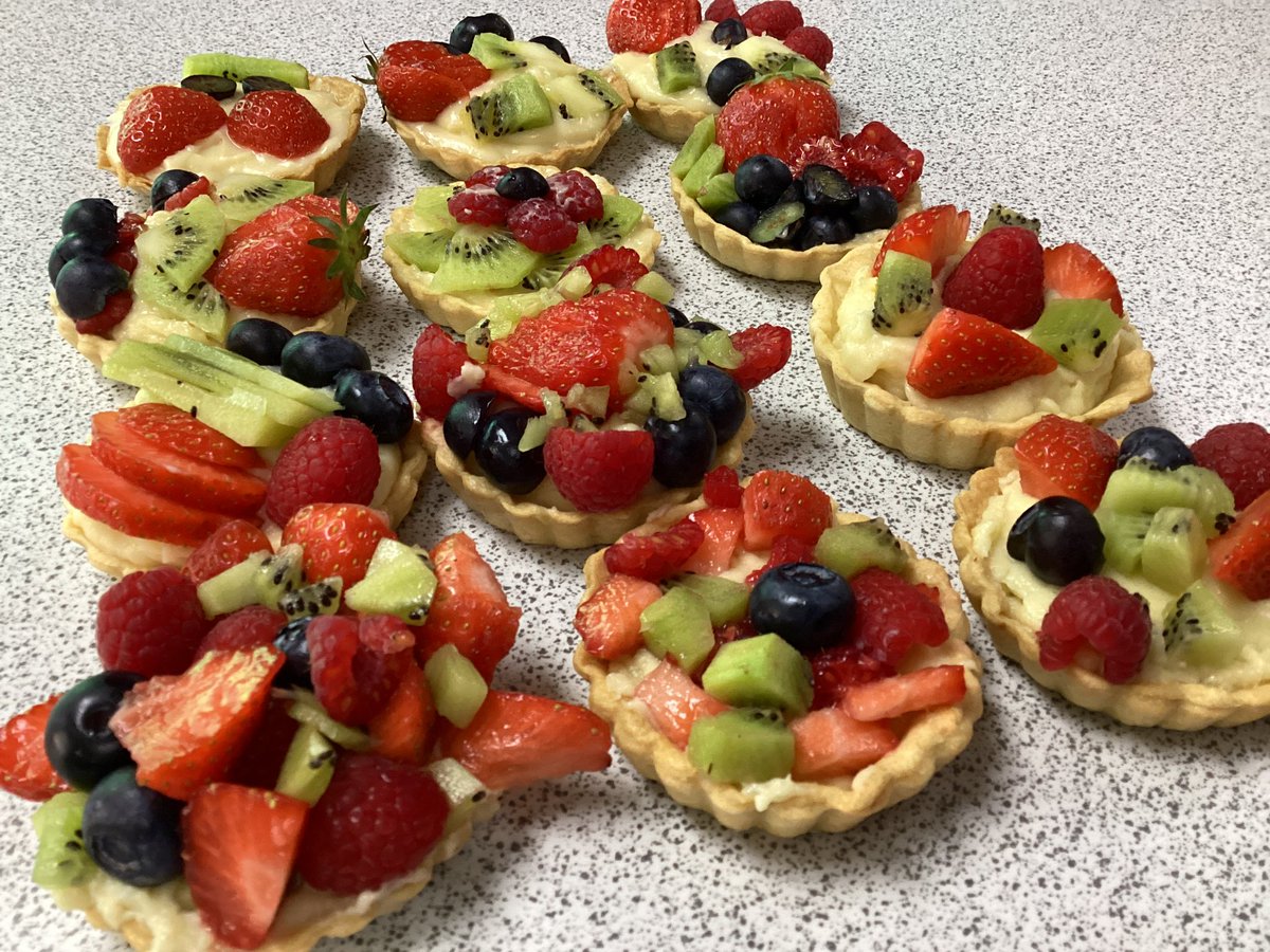 Showed my second y10 class some fruit tarts that the other y10 class made.  Tomorrow is their chance to show us what they can do in an hour.  Love a bit of healthy competition between classes 🏆