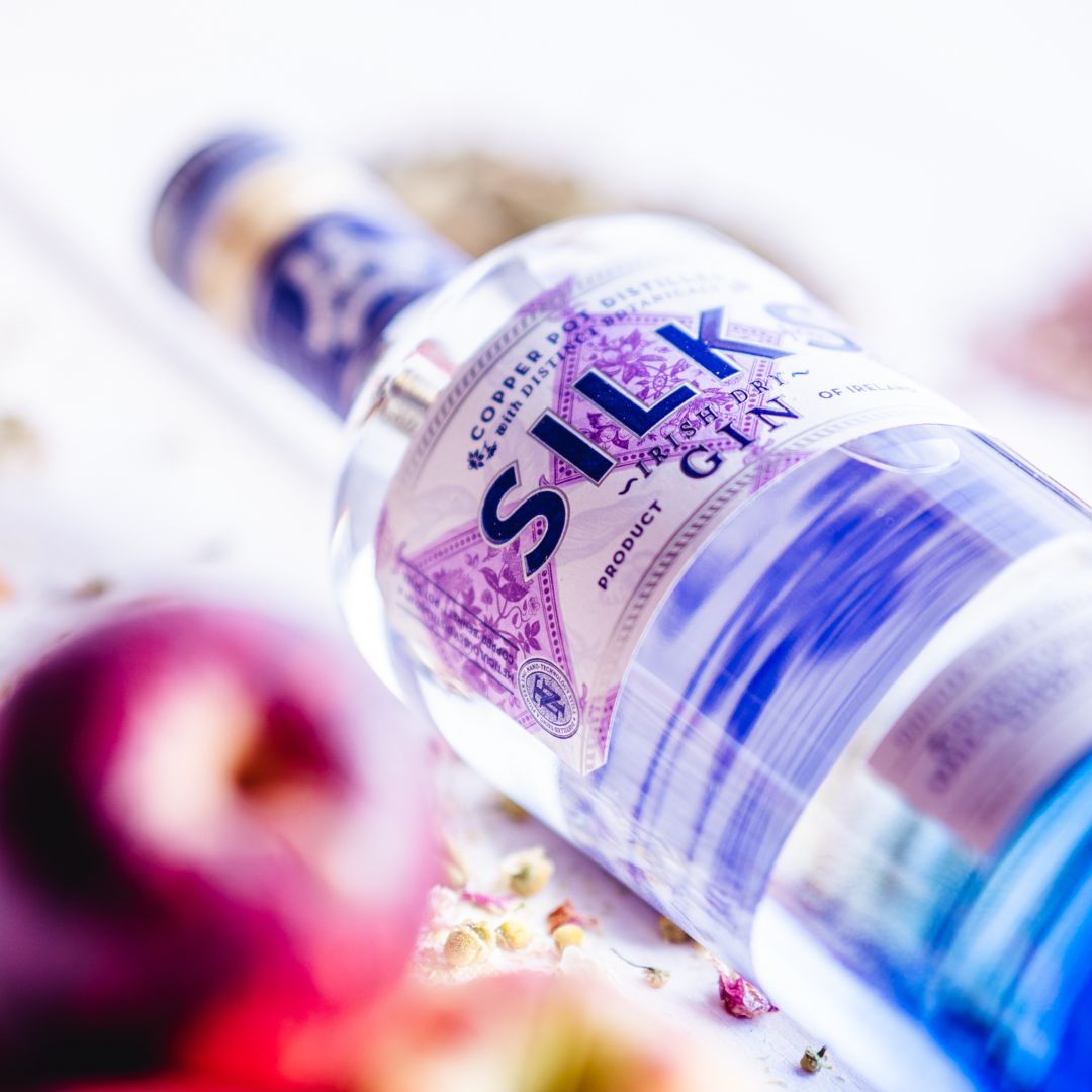 @SilksGin's signature #botanicals are hand foraged from our family #apple orchards; #appleblossom from the trees, #honey from our #bees & #elderflower & #hawthorn blossom from our hedgerows. Available now🍸 boanndistillery.ie/product/silks-… 
#bestirishgin #gin