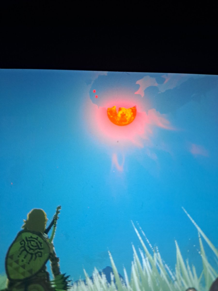 darcmond's tweet photo. #TheLegendOfZelda #TearsOfTheKingdom 
Bro?? New boss?? 
Nahh, The moon passed near a floating island and I thought it was a good moment to take the picture. https://t.co/KUV28qbAst