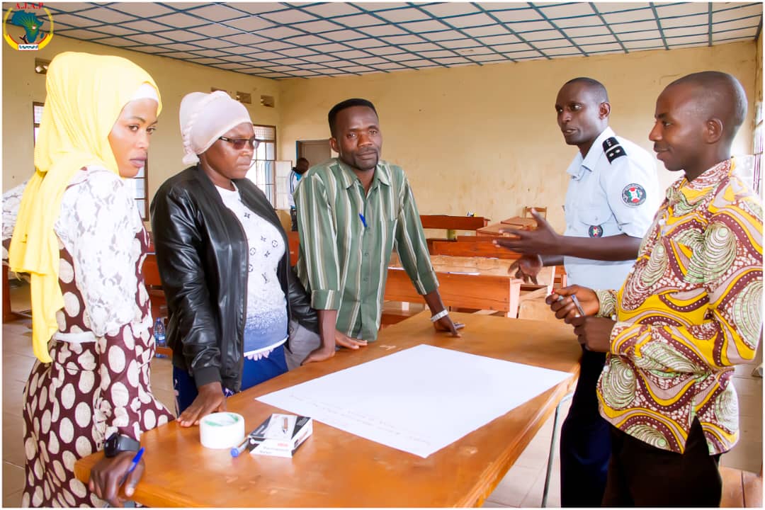 ajapafricaine1's tweet photo. 4/5 Comme obstacles à l'engagement d fmes et filles ds les #CMS :
#culture burundaise
#Ignorance de leur importance
#peur de vengeance des malfaiteurs
#Naissances rapprochées
#croyances religieuses
#Rumeur
#sousestimation
@MuyingaProvince
@wphfund
@UNWomenBurundi
@AU_ECOSOCC https://t.co/M9moc4MS4c