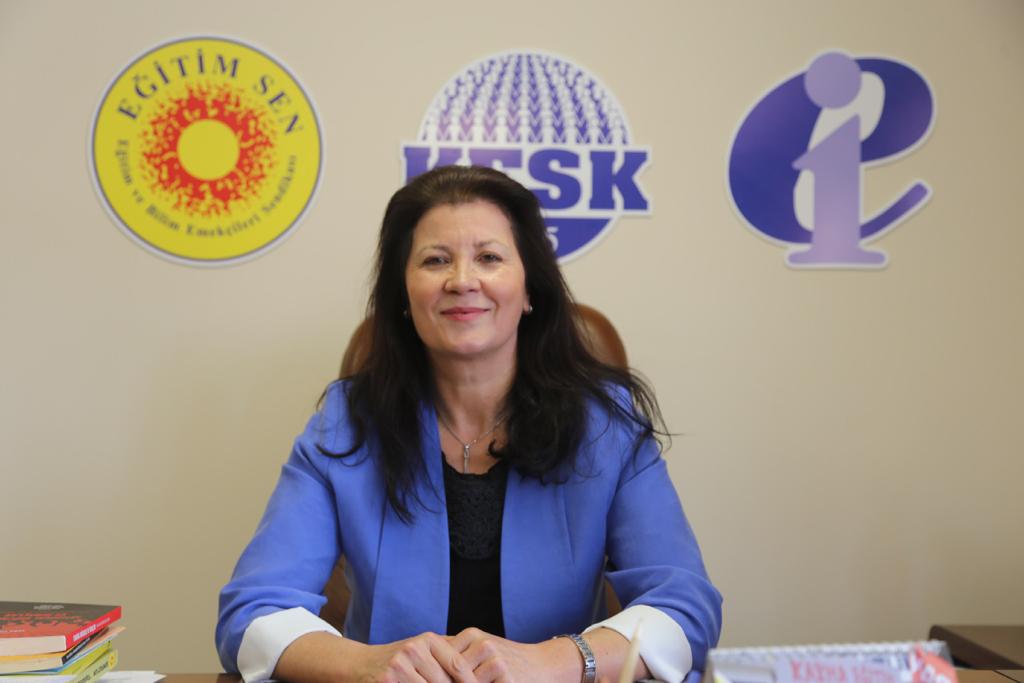 686 sayılı KHK ile haksız ve hukuksuz biçimde ihraç edilen Genel Başkanımız Prof.Dr. Nejla Kurul, Ankara 21.İdare Mahkemesi'nin kararıyla göreve iade edildi. Tüm kamu emekçileri işlerine iade edilene kadar, mücadeleye devam edeceğiz! KHK'ler gidecek, biz kalacağız!
#GeriDönüyoruz