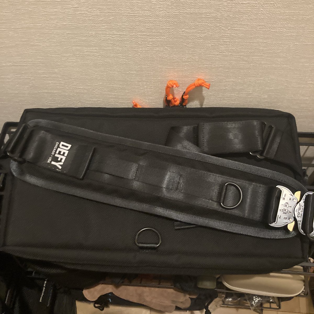 fuchikoma1977's tweet photo. シカゴより #DefyBags INSIDIOUS SLING Jr.とINSIDIOUS SLINGの2サイズを #お迎えした
共に'FIRE EDITION'。内部はオレンジと派手派手である。バックルはAustrialpinのCOBRAがあしらわれており、ヘヴィなデザインアクセントとなっている。 https://t.co/j5PFkRTDnf