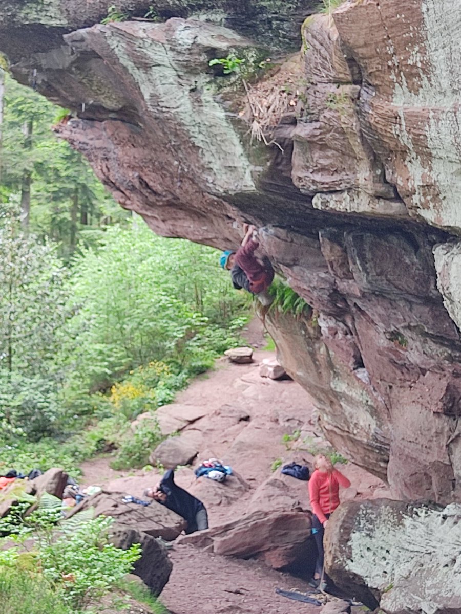 kletterphysio's tweet photo. Conclusion of the last climbing days: the #overhang ist for the short, light and #strong. The #vertical to slightly overhanging #routes are easier for longer heavier #climber as you sometimes profit from your height. Gravity changes biomechanical conditions
Lot of fun anyways😉 https://t.co/HgFcXVOUpB