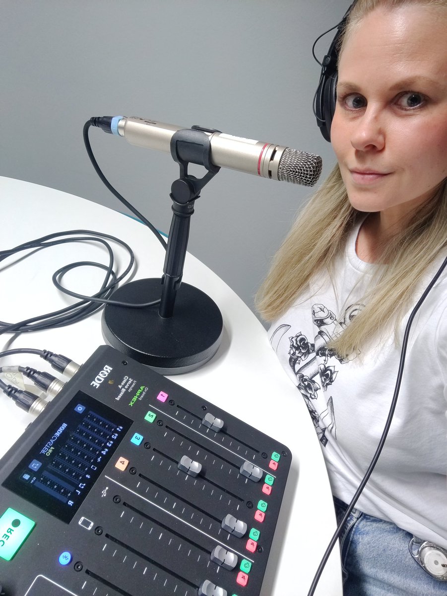 Pitkästä aikaa podcast prosessissa! Tänään nauhoitettiin mielenkiintoinen jakso @HamkSmart Heidi Kerkolan kanssa aiheesta e-urheilijoiden älyvaatteet. Hostina tuttuun tapaan <a href="/evetoivonen/">Eveliina Toivonen</a>. Odotellessa käy kuuntelemassa aiempia #HAMKGaming-jaksoja: open.spotify.com/show/5ZLNmKv4V…