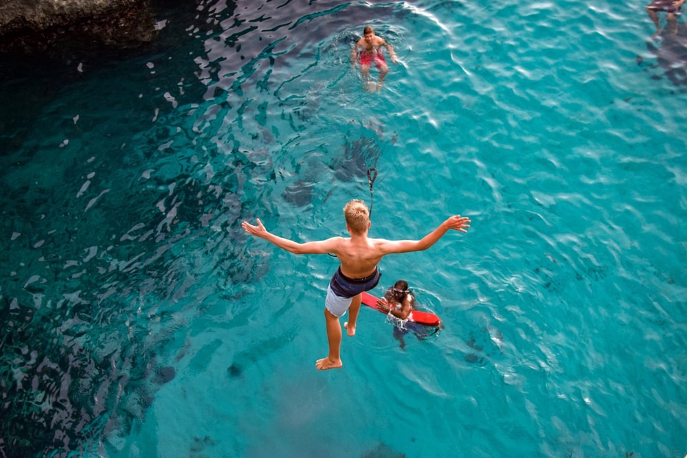 Jump, Breath, and Dive into the blue water 🌊🪨 🇯🇲
#JamaicanAdventure

📍Negril, Jamaica

📷@jamaicaexperiences