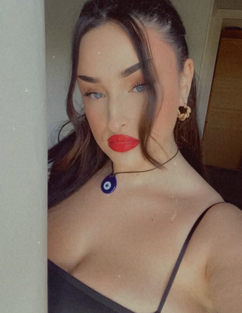 nilajonesx's tweet photo. blue eyed baby🌊 https://t.co/QfJXwvyTxs