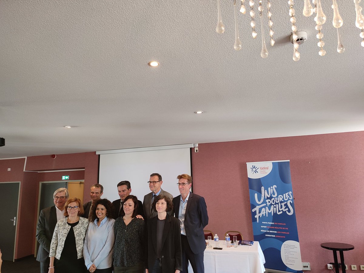 Conférence de presse inaugurale de la Maison du Travail Saisonnier de Lourdes et ses Vallées avec la signature d'une convention tripartite entre le GELPYVAG, le Club des CHR de Lourdes - GHR et l'Udaf en la présence de Mr le Sous-préfet d'Argeles-Gazsot et Mr le Maire de Lourdes