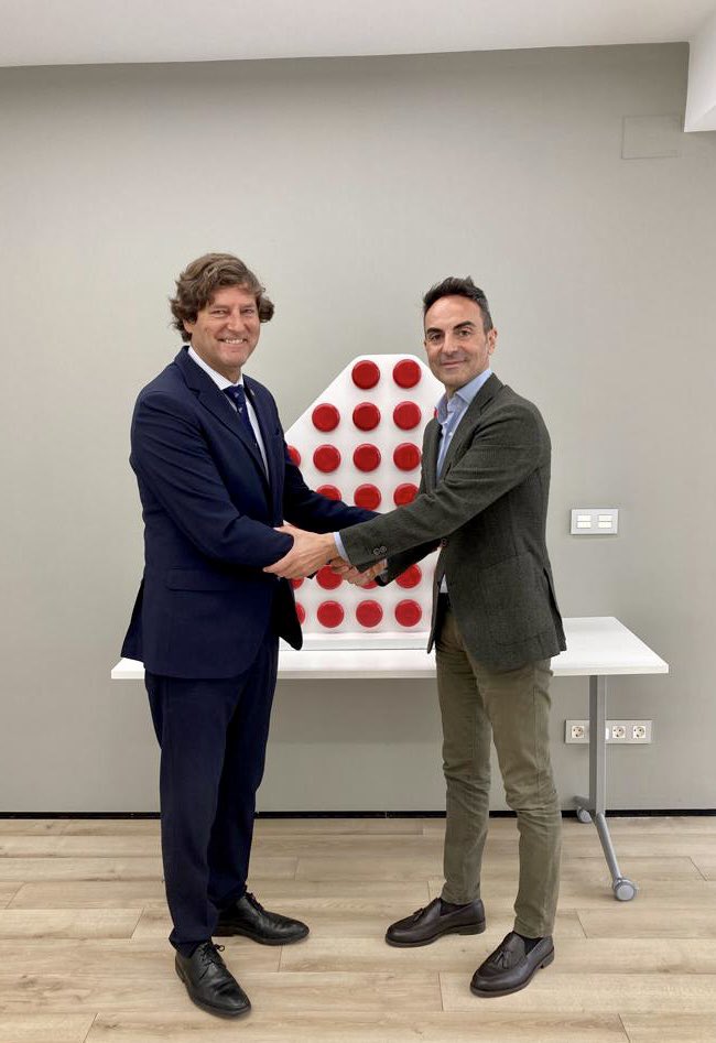 CafCantabria's tweet photo. Convenio @CafCantabria y @ConversiaConsul renovado en Santander #ProteccionDeDatos #CAE #PrevencionRiesgosLaborales Agustin Sánchez y nuestro presidente @AlbertoRCT rubricándolo @CgcafeAaff https://t.co/4xMmDtEhB5