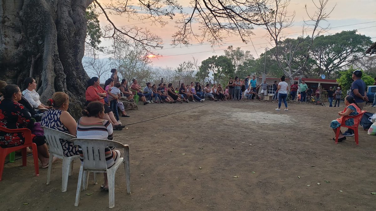 ValienteMexico's tweet photo. Las y los valientes de #Luvianos, sumados a la ruta de la reconciliación. #YaEsHora #CampañaPermanente https://t.co/FVcrlW9XVN