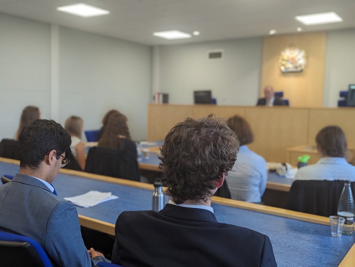 BradUniLaw's tweet photo. Judge Johnathan Rose expresses his admiration for the excellent performance by both the teams from @BradfordGrammar and @woodhouse_grove . Well done team!
@EngoboE
#mocktrail #mooting #legalskills https://t.co/aLHscAbZP9
