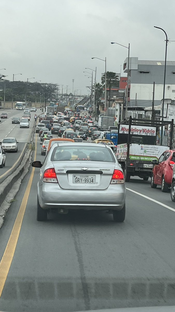 TitoCobeNa's tweet photo. Sr. Alcalde @aquilesalvarez por favor su ayuda interviniendo en el avance de la construcción del puente del colegio Americano. Llevamos años con este problema todas las mañanas. https://t.co/JYIq1sTE0I