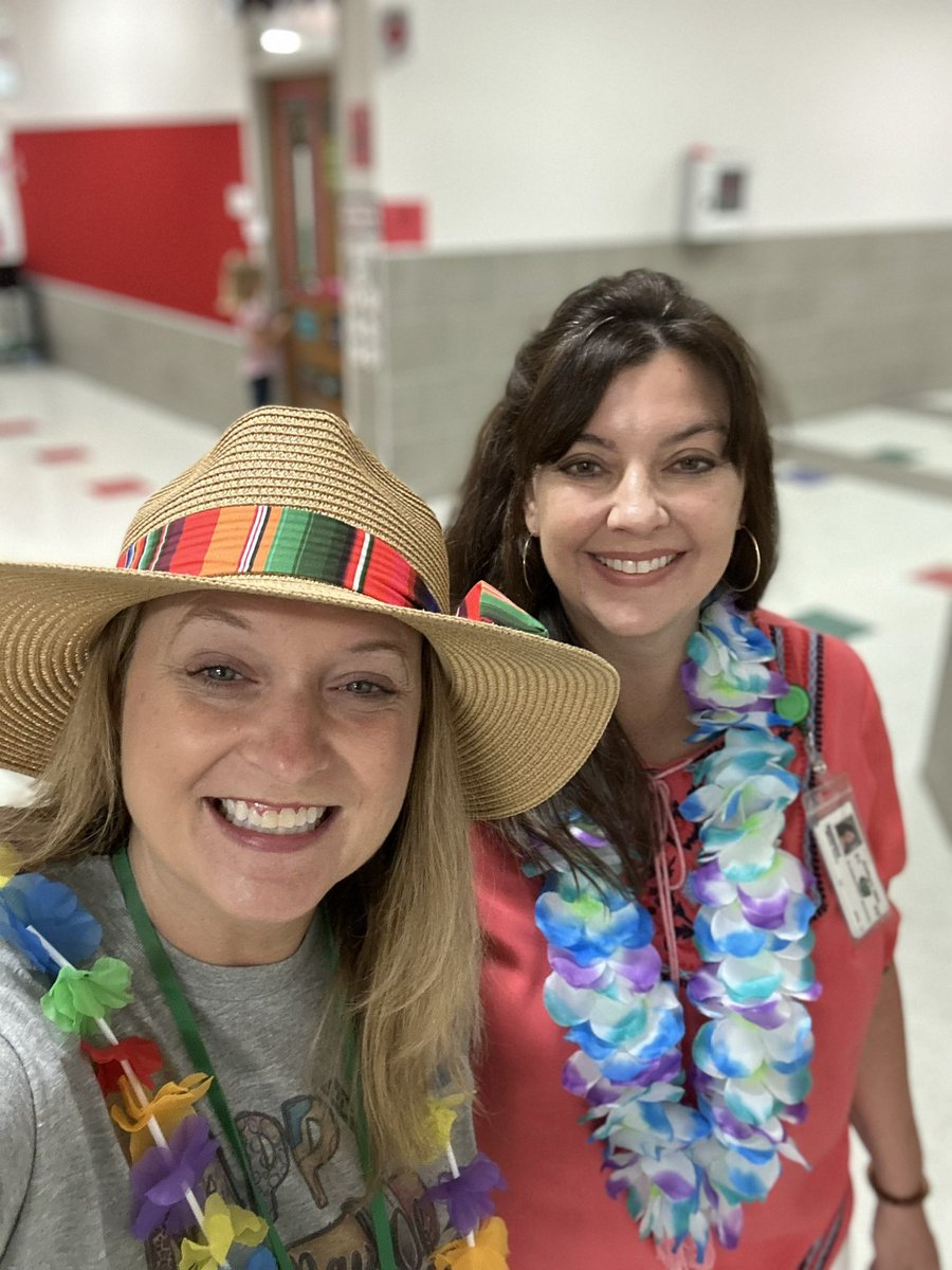 Lara Folks tweet media