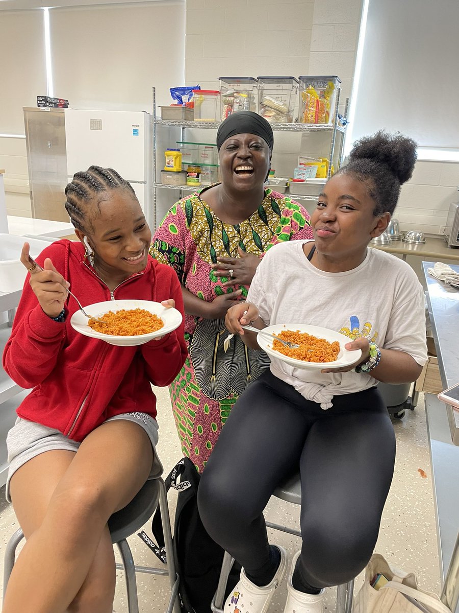 ChanMadray's tweet photo. So much joy cooking with Ekua’s kitchen today!! Thanks to the Family studies team @JeanAugustineSS for hosting! Big ups to @cghartey and @Julierowe22 for setting it up! https://t.co/DralQVLxxv