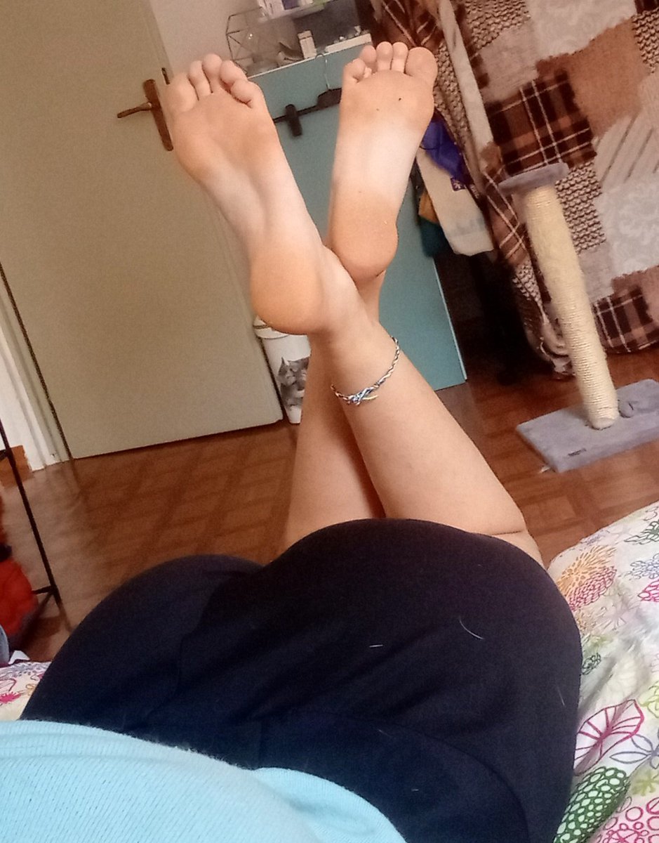 __6FeetUnder__'s tweet photo. Seules 2 activités occupent ta vie misérable
Soit tu sues pour gagner mon argent, soit tu me le remets bien gentiement
Même au taff tu restes hypnotisé et n'attends que la fin de journée👄

RAQUES si tu baves 💦

findom finD humanATM feetfetish feetpics moneymiss
@Brun0Parent https://t.co/ht5CxOHjns