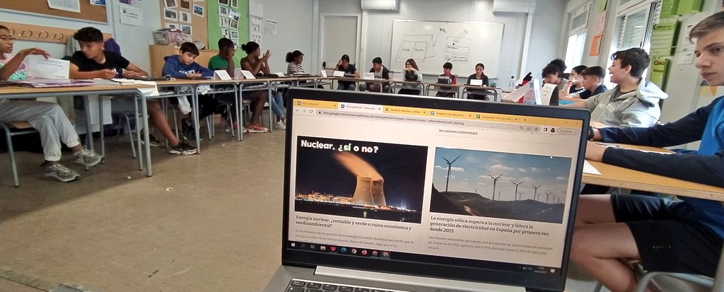 nuriaperezlope3's tweet photo. Avui hem fet el role play sobre nuclear☢️/ eòlica💨..i ha anat🔝🤩 Sento que han après molt més que si els hi explico jo fil per randa. Demà hauran de posar les idees en un text argumentatiu..veurem!🤞S'han enganxat de tal manera que continuaven discutint en sortir per la porta🥹 https://t.co/lr40WqpKyQ