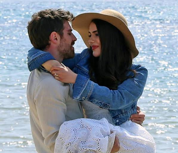 xaysesizler's tweet photo. Sevdiğim dizi çifti ❤️
#TürMer #Ayfer #Sahged #EzCem https://t.co/WHXWHGx1i5
