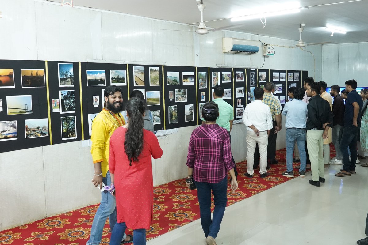 Capturing the #environmentalissues and their problems through lens!! As part of the #MissionLiFE campaign, a photography exhibition was organized at the @CENTRALUNIVERS7. students took center stage to shed light on the pressing environmental challenges.
@JharkhandVan @jspcbranchi