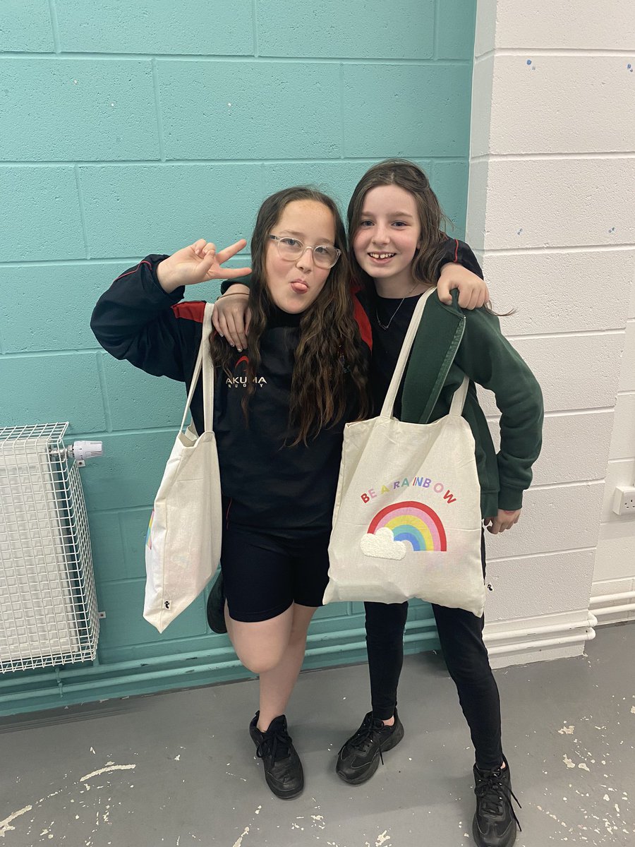 This Sunday is Menstrual Hygiene Day so this week at girls group we focused on all things puberty and periods!🩸❤️

Dydd Sul mae’n Ddiwrnod Hylendid Mislif felly wythnos yma yn y grŵp merched fe wnaethom ganolbwyntio ar y glasoed ar misglwyf!🩸❤️