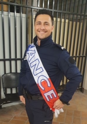 PoliceNat59's tweet image. [#Hommage]
Depuis ta plus tendre enfance, tu rêvais de devenir policier.
Sportif, volontaire, prévenant, tu cultivais la bonne humeur et savais la partager.
Paul, tu resteras notre Mister France.
A jamais dans nos mémoires