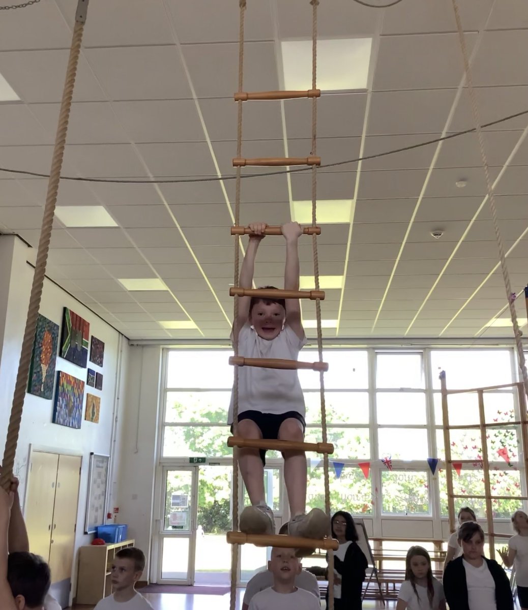 IPMATTowngate's tweet photo. Year 4 had their final PE lesson before half term and enjoyed some time on the gymnastics apparatus, lots of fun had by all! #PETPA #Year4TPA https://t.co/REtiwjLTq9