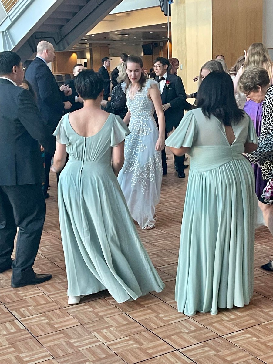 We had so much fun at Josephine and Maxwell’s wedding recently and loved seeing your special dance! Thanks for letting us be part of your big day!

#weddingdance #weddingsong #weddingmusic #weddingparty #cincinnatiohio #cincinnatiwedding #weddingdj #weddingvendor #ohiowedding