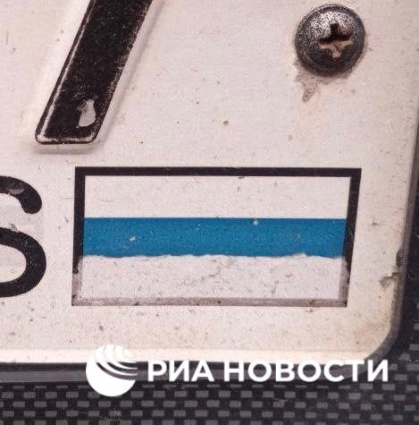 ❗️Москвичка намеренно замазала красный цвет российского флага на номере своего автомобиля