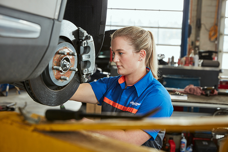 #NewFordTech ofrece experiencia en el mundo real y becas proporcionadas por @FordFund para la oportunidad de trabajar con la tecnología más reciente en la industria automotriz. 

¡DM us o visita newfordtech.com para obtener la aplicación! #STXFord #Ford #AutoTechnicians