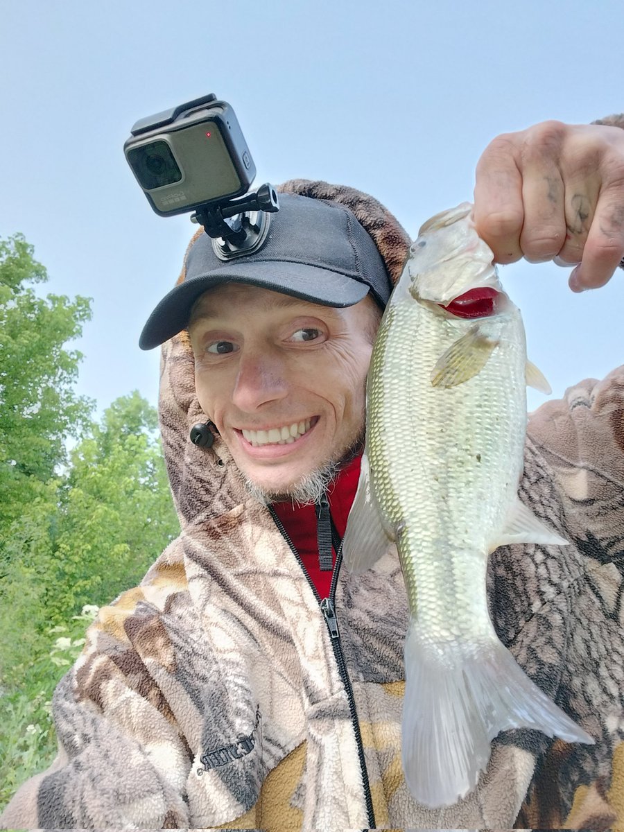 GuywithaGoProFS's tweet photo. 2of the better fish out of 4 this morning; a #LargemouthBass & #SmallmouthBass - all caught on the @megabassamerica 3inch #SparkShad https://t.co/JplvXQjPLT