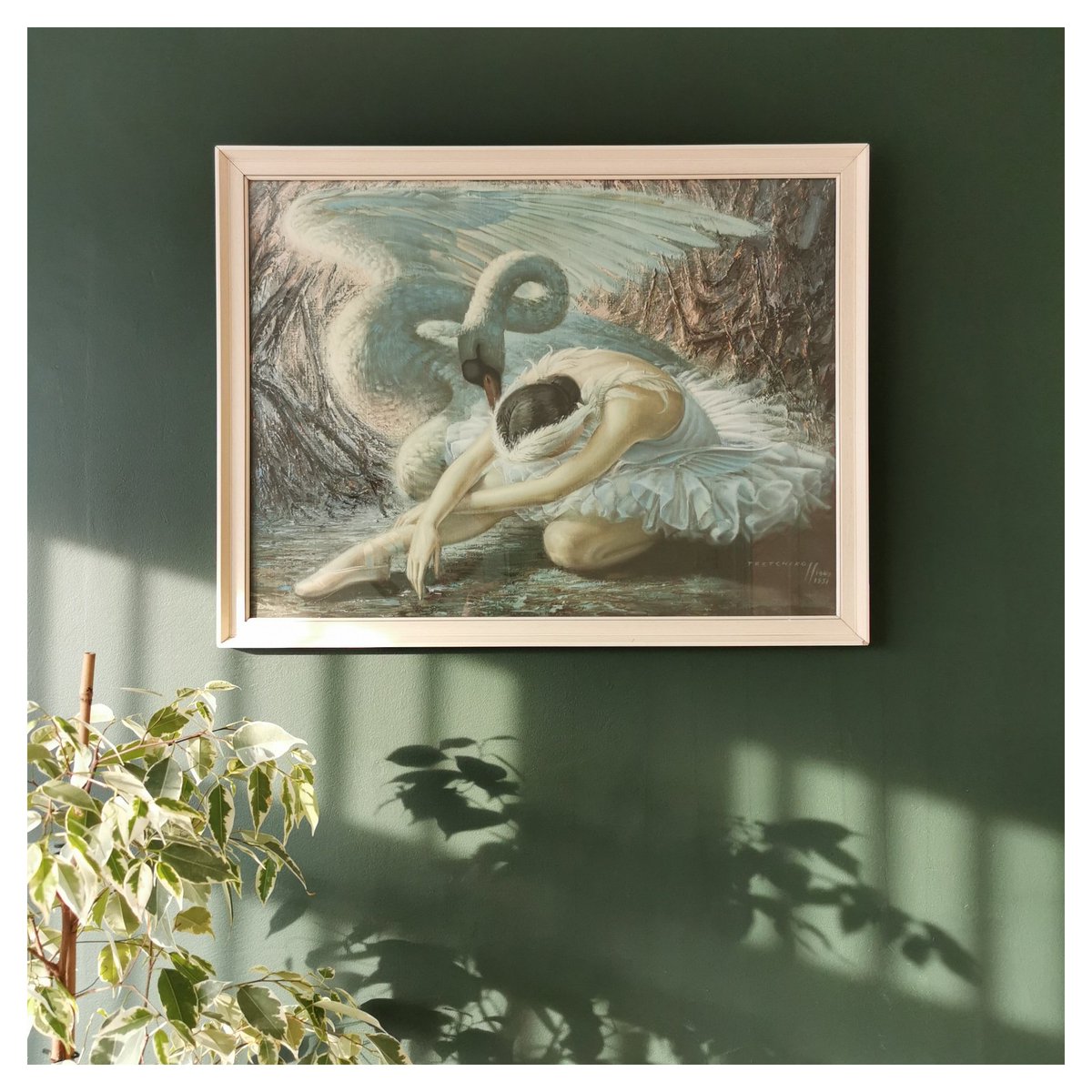 'The Dying Swan' by Vladimir Tretchikoff
Iconic Mid-century print 
theinkjar.bigcartel.com/product/the-dy… 
#kitsch #kitschdecor #kitschart #vintageart #tretchikoff #tretchikoffprint #midcenturystyle #midcenturyart #midcenturydecor #1950s #vladimirtretchikoff #vintagestyle #vintageforsale