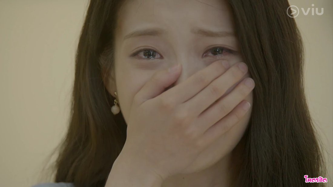 Moon Lovers ซีรีส์ที่หลายๆคนยกให้ว่าดูแล้วตับพังที่สุด ผกก.ใจร้ายกับคนดูมาก เพราะซีนสุดท้ายที่ถูกตัดออกไปคือวังโซกลับมาเกิดอีกครั้ง และเป็นคนที่ยืนผ้าเช็ดหน้าให้แฮซูที่ยืนร้องไห้อยู่หน้ารูปวาด เอาจริงมันจบแฮปปี้ได้แต่ไม่ทำ สงสัยกลัวไม่เป็นจดจำ😂 ละก็ไม่ทำภาคต่อด้วยนะ