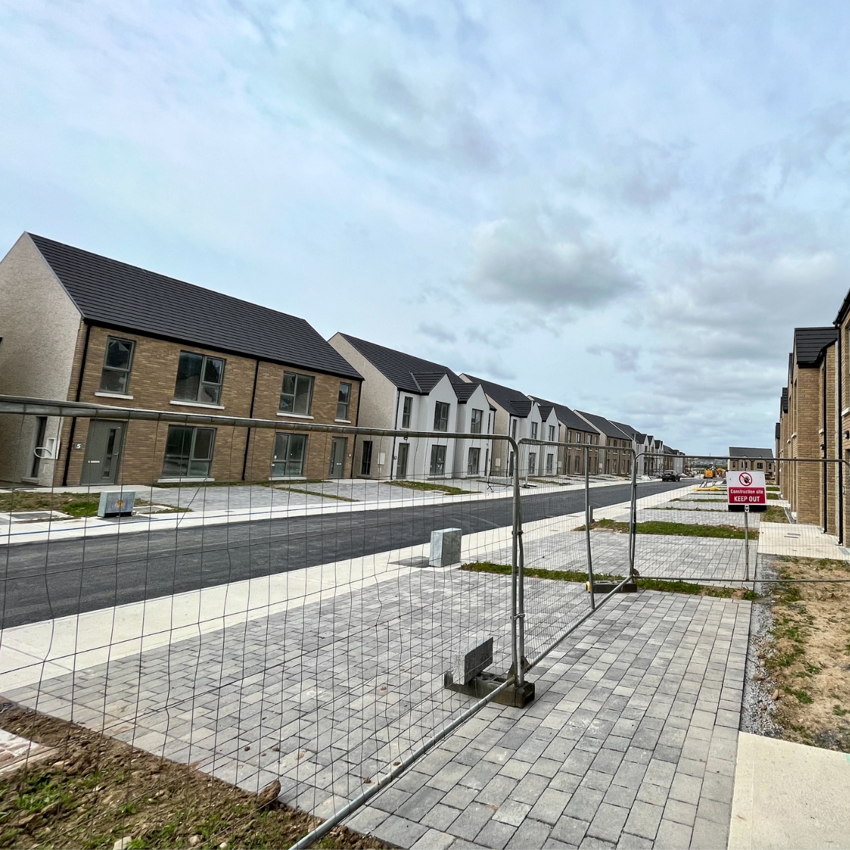 FHP_Architects's tweet photo. Last Friday, we conducted a site visit to both the upcoming #Kilbarry Nursing Home, as well as to the Summerfields affordable purchase residential development by Whitebox. It is excellent to see the fantastic progress made on both developments to date 🚧 #Waterford #Architecture https://t.co/8pkaNjy6jP