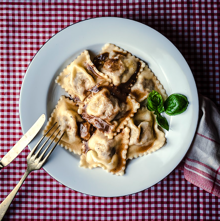 arielsignetti's tweet photo. Queres aprender a hacer pastas asi? Divertido, practico, probando productos de @IlSalumiereok y algunos vinos de @bodegas_e ?
Podes pasar por la tienda y hacer tu reserva, hay nuevas fechas disponibles en https://t.co/TNjjHsYMoL https://t.co/E85KHpOLoN