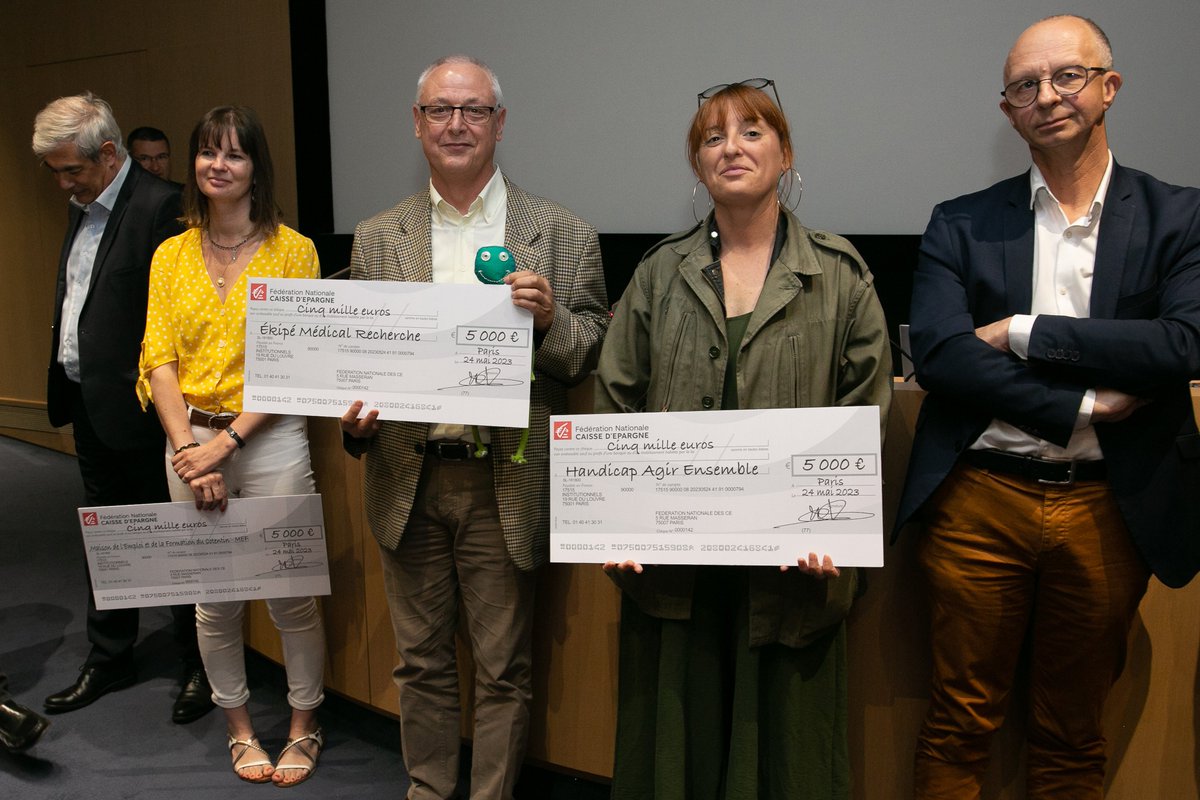 FNCE's tweet photo. Aujourd’hui nous célébrons l’engagement en faveur des #jeunes avec la remise des prix Coups de cœur @Caisse_Epargne.

Bravo à nos lauréats 👏

➡️ Handicap Agir Ensemble @adapei44
➡️ @mefducontentin
➡️ Ékipé Médical Recherche

En savoir plus 👇
https://t.co/xqLS0qgpWj https://t.co/jpogjDMjI0