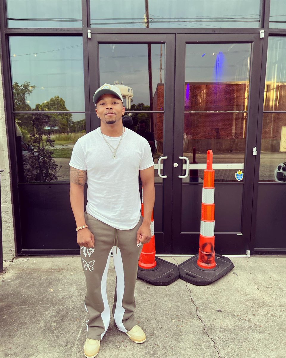 AustinAlexis16 tweet picture