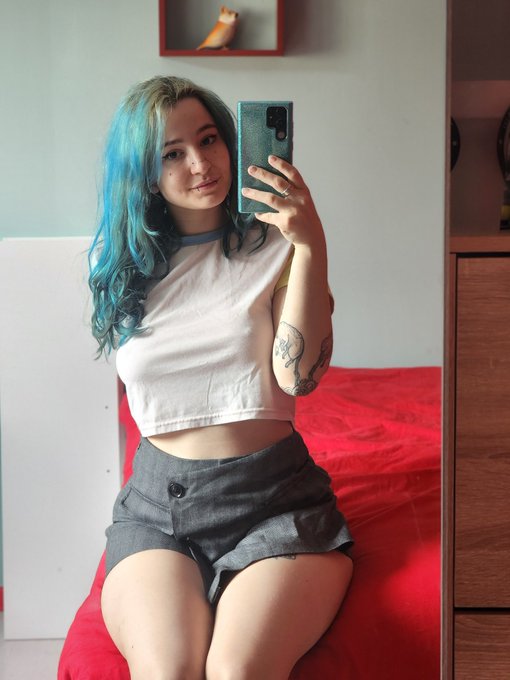 Coucou par ici 💙 https://t.co/s67Uzzs5tC